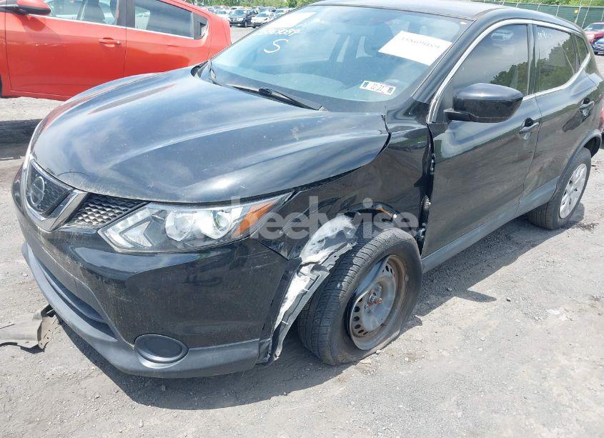 Photo 6 of 2019 Nissan Rogue SPORT S (VIN JN1BJ1CPXKW213089)