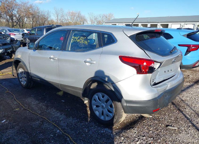Photo 3 of 2019 Nissan Rogue SPORT S (VIN JN1BJ1CPXKW215148)