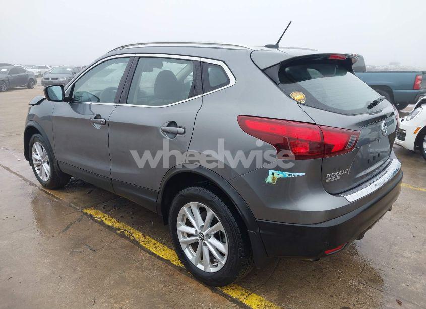 Photo 3 of 2019 Nissan Rogue SPORT SV (VIN JN1BJ1CPXKW526367)