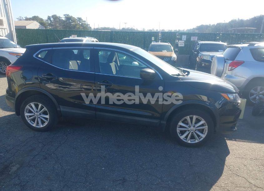 Photo 13 of 2017 Nissan Rogue SPORT S (VIN JN1BJ1CR0HW133410)