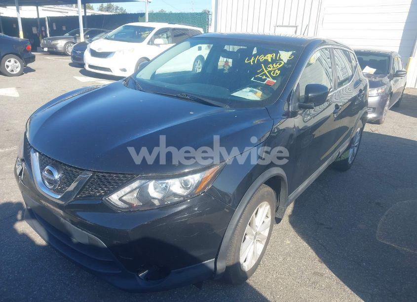 Photo 2 of 2017 Nissan Rogue SPORT S (VIN JN1BJ1CR0HW133410)