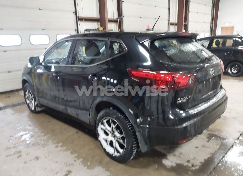 Photo 3 of 2018 Nissan Rogue SPORT S (VIN JN1BJ1CR0JW208354)