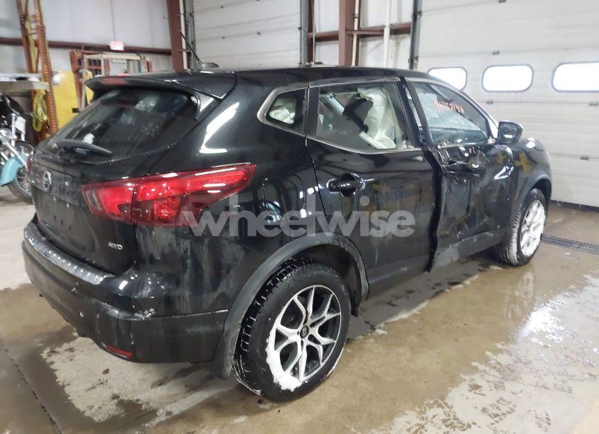 Photo 4 of 2018 Nissan Rogue SPORT S (VIN JN1BJ1CR0JW208354)
