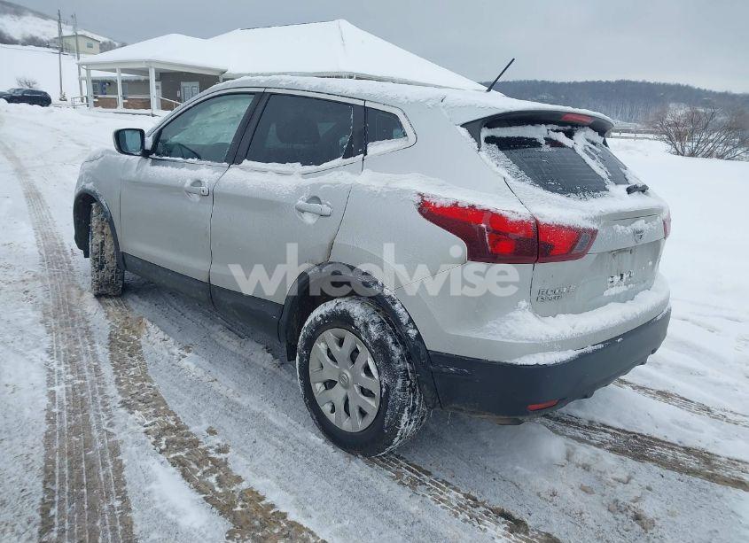 Photo 3 of 2019 Nissan Rogue SPORT S (VIN JN1BJ1CR0KW316782)