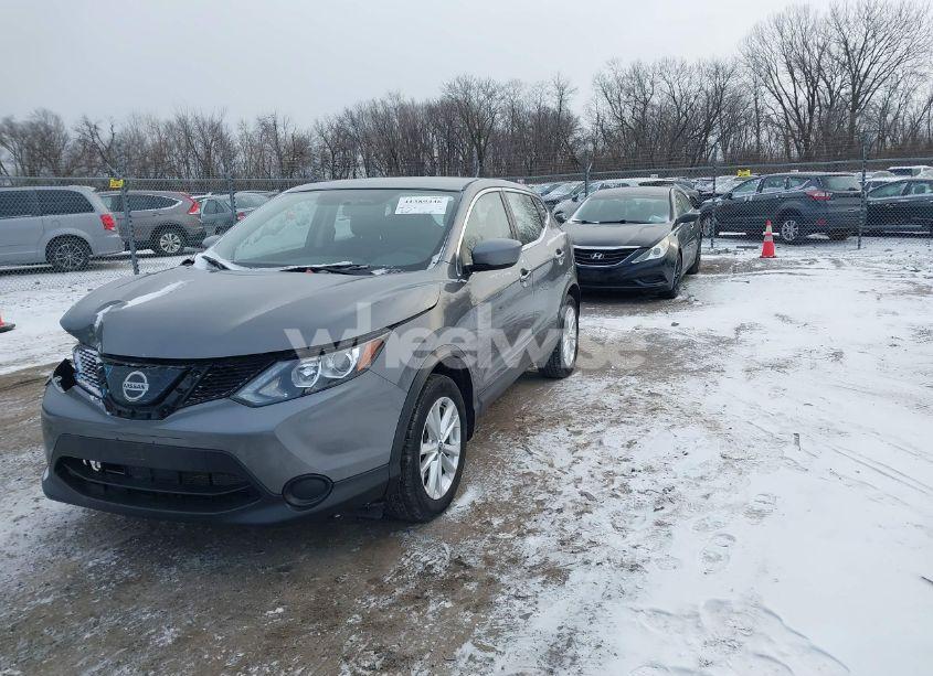 Photo 2 of 2019 Nissan Rogue SPORT S (VIN JN1BJ1CR0KW318662)