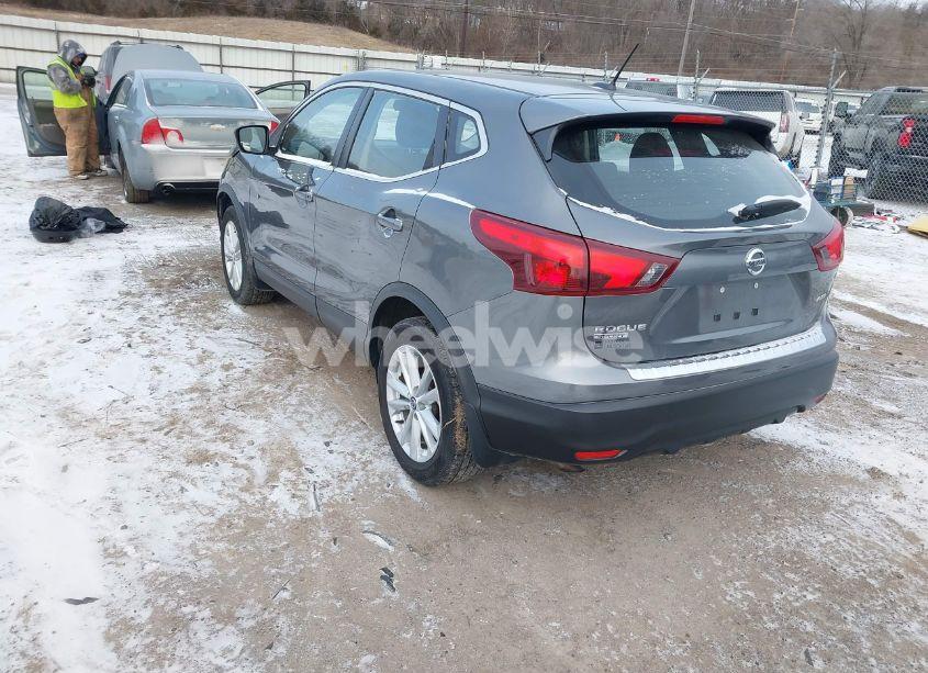 Photo 3 of 2019 Nissan Rogue SPORT S (VIN JN1BJ1CR0KW318662)