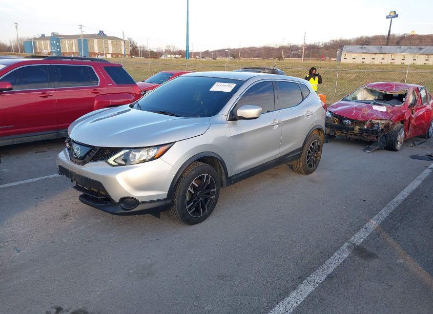 Photo 2 of 2019 Nissan Rogue SPORT S (VIN JN1BJ1CR0KW623966)