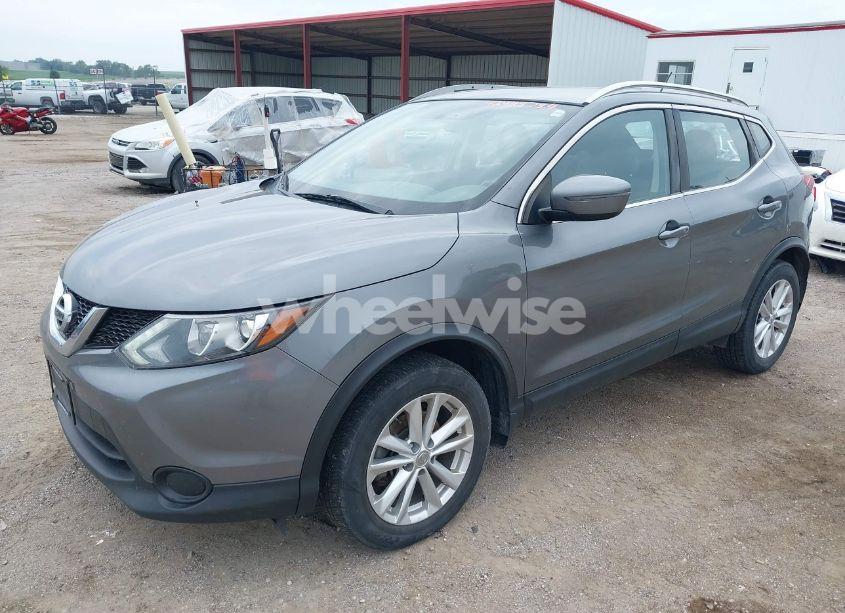 Photo 2 of 2017 Nissan Rogue SPORT SV (VIN JN1BJ1CR1HW135523)