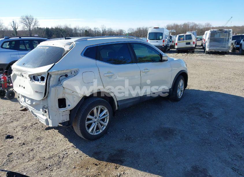 Photo 4 of 2018 Nissan Rogue SPORT SV (VIN JN1BJ1CR1JW201820)