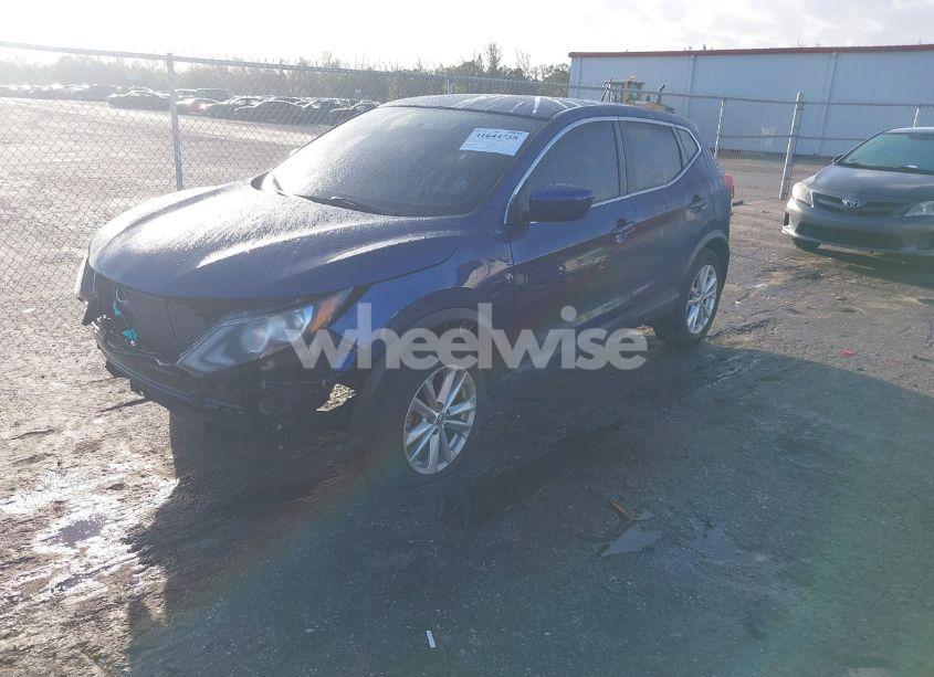 Photo 2 of 2018 Nissan Rogue SPORT S (VIN JN1BJ1CR1JW203048)