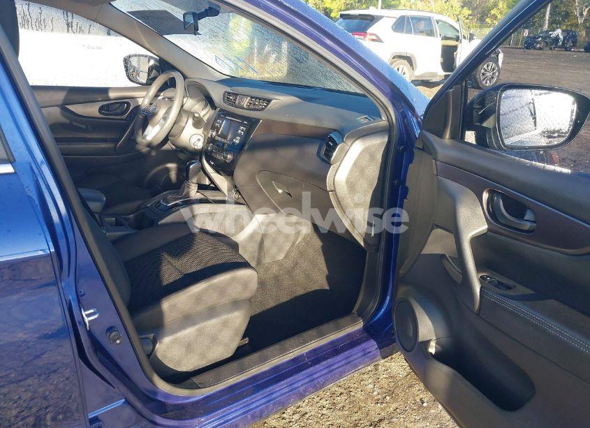 Photo 5 of 2018 Nissan Rogue SPORT S (VIN JN1BJ1CR1JW203048)