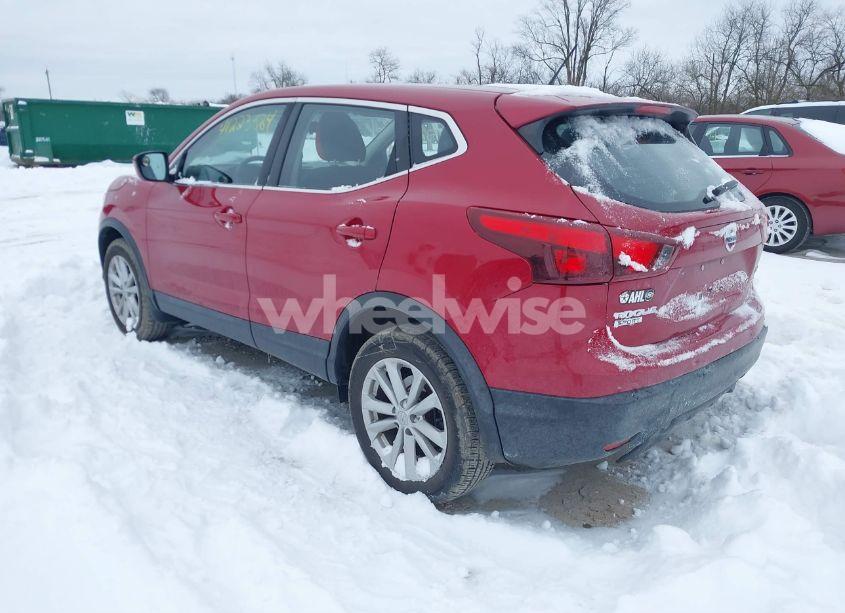 Photo 3 of 2018 Nissan Rogue SPORT S (VIN JN1BJ1CR1JW206161)