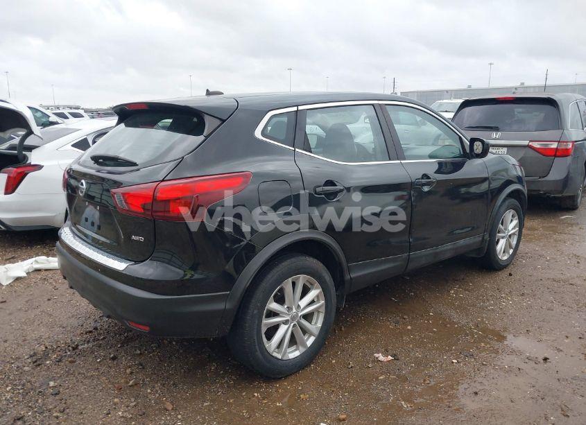 Photo 4 of 2018 Nissan Rogue SPORT S (VIN JN1BJ1CR1JW252752)