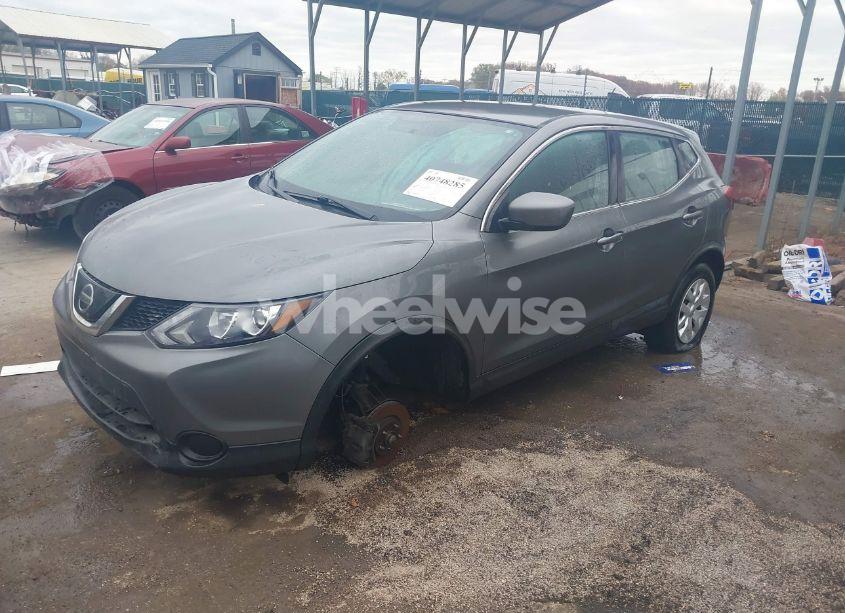 Photo 2 of 2018 Nissan Rogue SPORT S (VIN JN1BJ1CR1JW255280)
