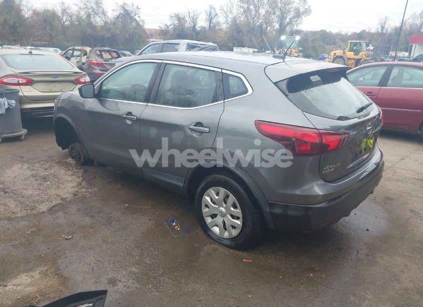 Photo 3 of 2018 Nissan Rogue SPORT S (VIN JN1BJ1CR1JW255280)