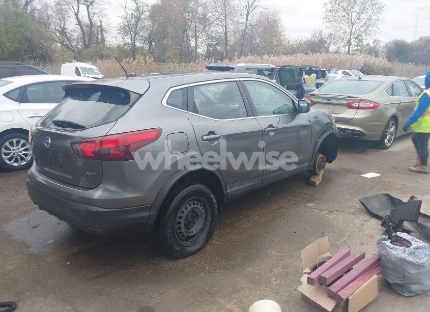 Photo 4 of 2018 Nissan Rogue SPORT S (VIN JN1BJ1CR1JW255280)