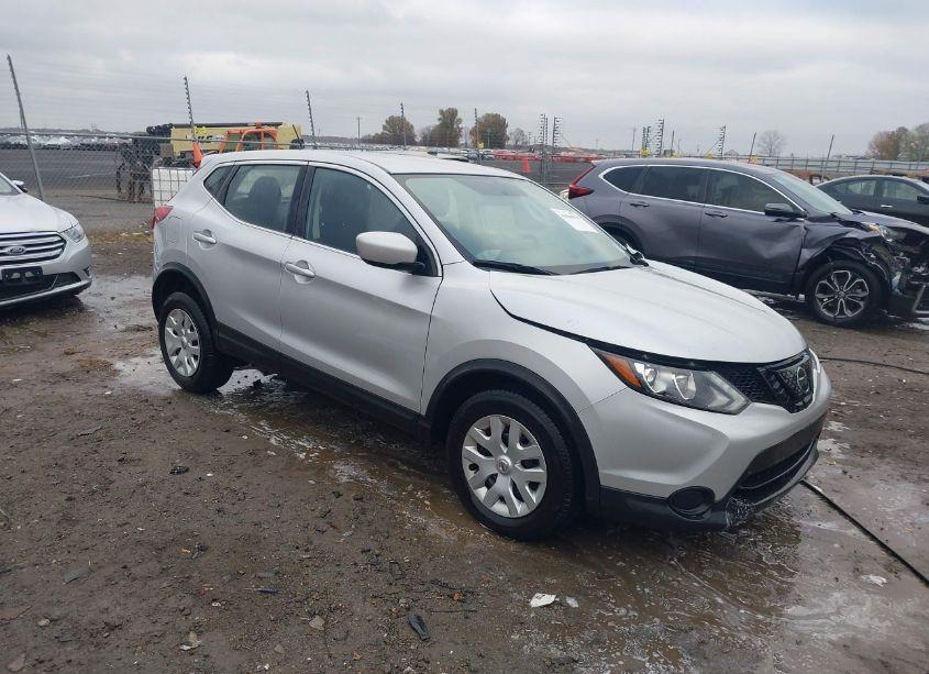 2018 Nissan Rogue SPORT S (VIN JN1BJ1CR1JW262326) main photo