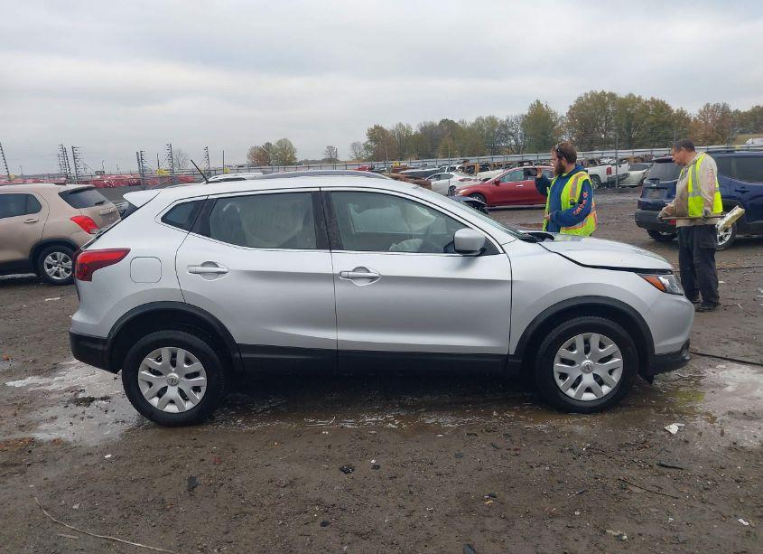 Photo 13 of 2018 Nissan Rogue SPORT S (VIN JN1BJ1CR1JW262326)