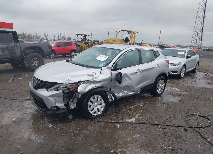 Photo 2 of 2018 Nissan Rogue SPORT S (VIN JN1BJ1CR1JW262326)