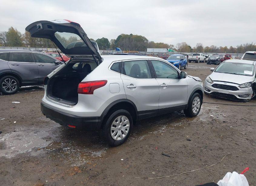 Photo 4 of 2018 Nissan Rogue SPORT S (VIN JN1BJ1CR1JW262326)