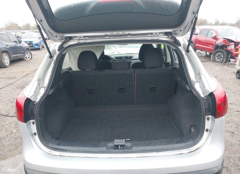 Photo 8 of 2018 Nissan Rogue SPORT S (VIN JN1BJ1CR1JW262326)