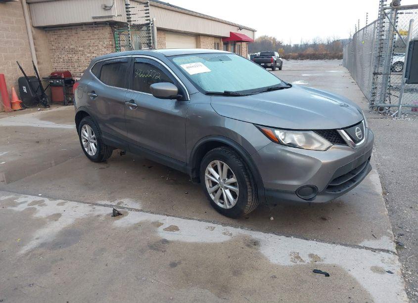 2018 Nissan Rogue SPORT S (VIN JN1BJ1CR1JW601070) main photo
