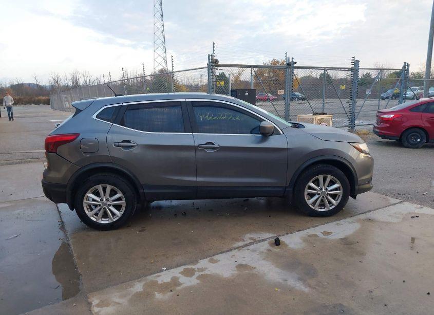 Photo 13 of 2018 Nissan Rogue SPORT S (VIN JN1BJ1CR1JW601070)