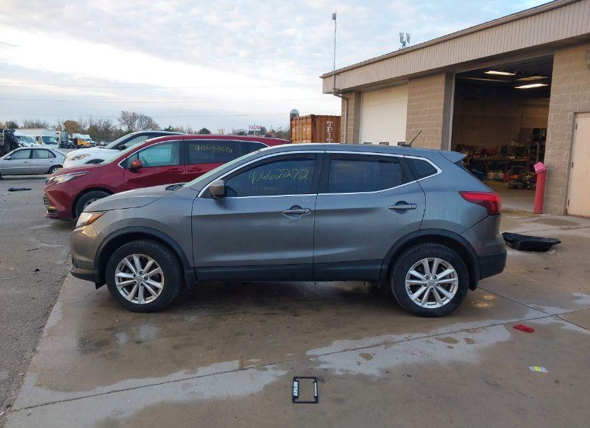 Photo 14 of 2018 Nissan Rogue SPORT S (VIN JN1BJ1CR1JW601070)