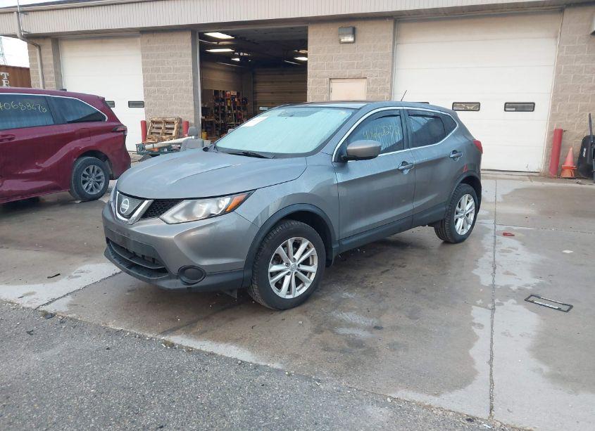 Photo 2 of 2018 Nissan Rogue SPORT S (VIN JN1BJ1CR1JW601070)