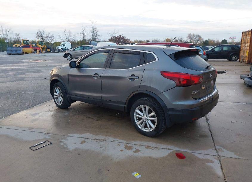 Photo 3 of 2018 Nissan Rogue SPORT S (VIN JN1BJ1CR1JW601070)