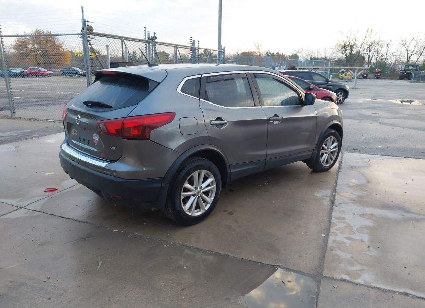 Photo 4 of 2018 Nissan Rogue SPORT S (VIN JN1BJ1CR1JW601070)