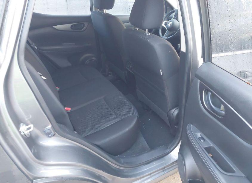 Photo 8 of 2018 Nissan Rogue SPORT S (VIN JN1BJ1CR1JW601070)