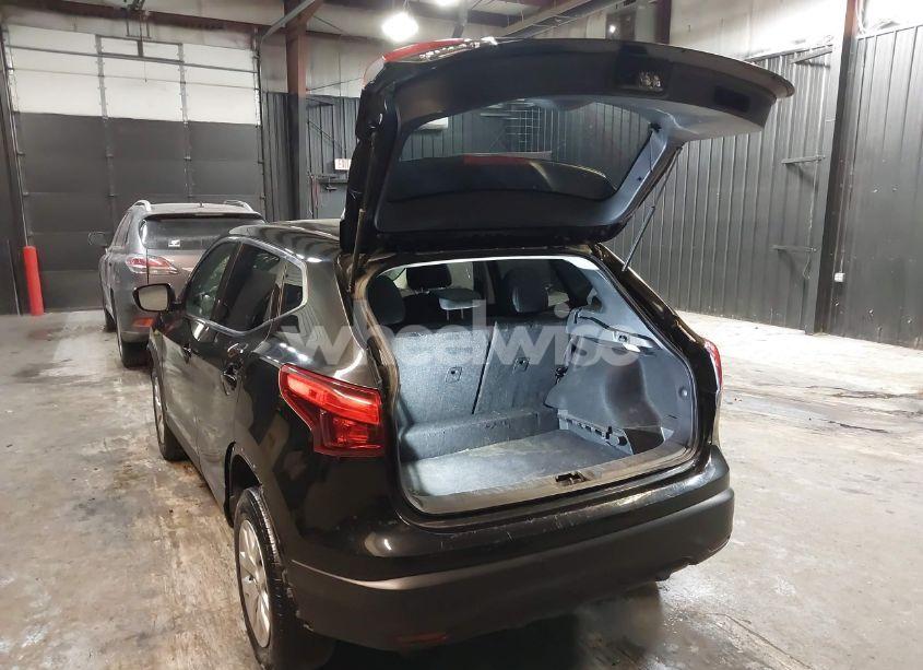 Photo 3 of 2019 Nissan Rogue SPORT S (VIN JN1BJ1CR1KW325569)