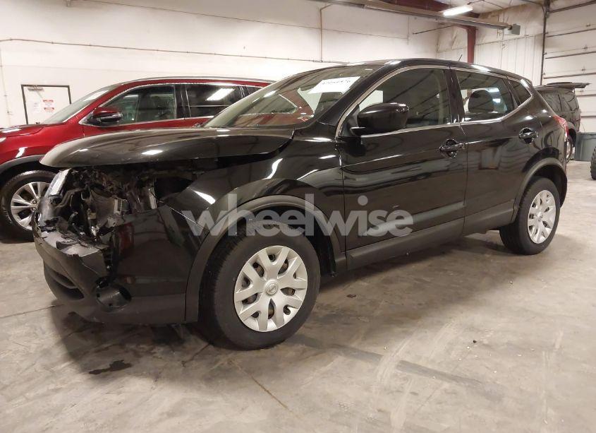 Photo 2 of 2019 Nissan Rogue SPORT S (VIN JN1BJ1CR1KW624110)