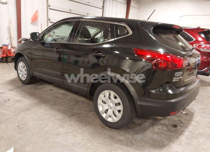 Photo 3 of 2019 Nissan Rogue SPORT S (VIN JN1BJ1CR1KW624110)