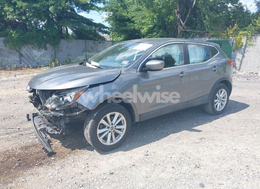 Photo 2 of 2019 Nissan Rogue SPORT S (VIN JN1BJ1CR1KW624933)