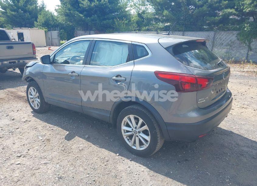 Photo 3 of 2019 Nissan Rogue SPORT S (VIN JN1BJ1CR1KW624933)