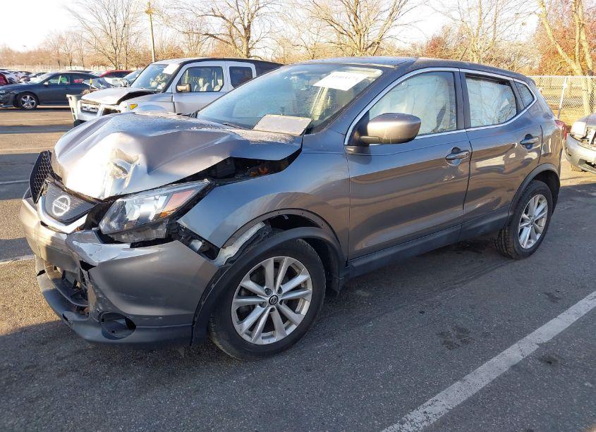 Photo 2 of 2019 Nissan Rogue SPORT S (VIN JN1BJ1CR1KW627900)