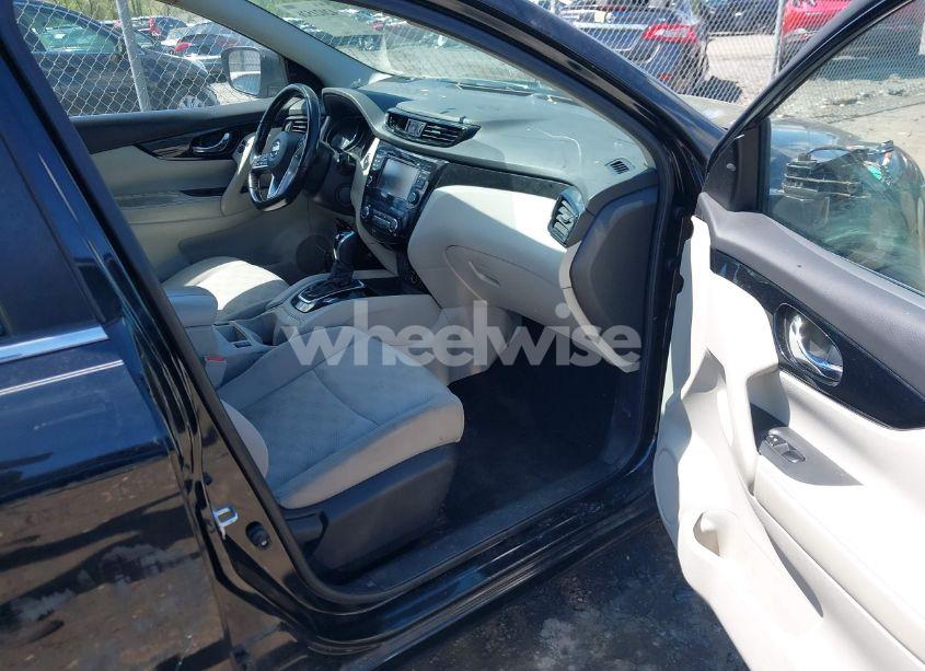 Photo 5 of 2017 Nissan Rogue SPORT SV (VIN JN1BJ1CR2HW111621)