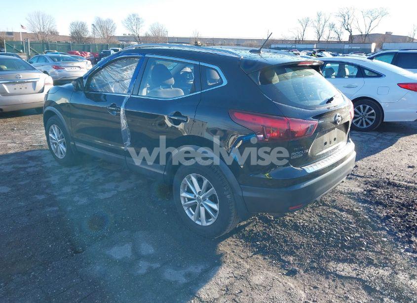 Photo 3 of 2017 Nissan Rogue SPORT SV (VIN JN1BJ1CR2HW117726)