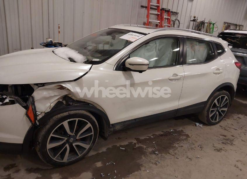 Photo 2 of 2018 Nissan Rogue SPORT S/SL/SV (VIN JN1BJ1CR2JW210283)