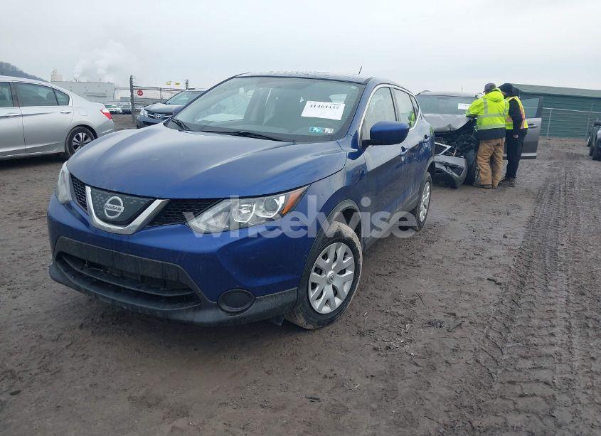 Photo 2 of 2018 Nissan Rogue SPORT S (VIN JN1BJ1CR2JW259158)