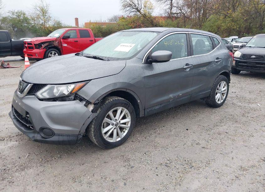Photo 2 of 2019 Nissan Rogue SPORT S (VIN JN1BJ1CR2KW318789)