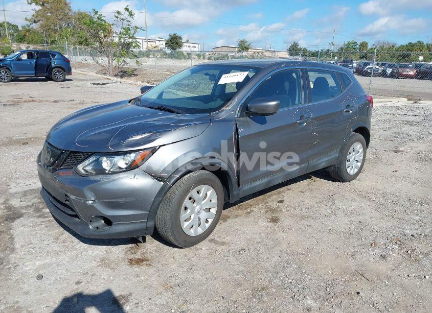 Photo 2 of 2019 Nissan Rogue SPORT S (VIN JN1BJ1CR2KW348715)