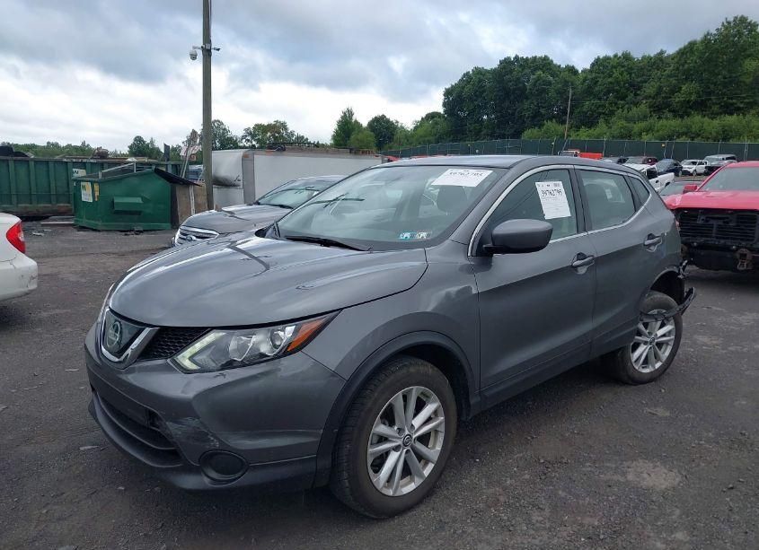 Photo 2 of 2019 Nissan Rogue SPORT S (VIN JN1BJ1CR2KW350738)