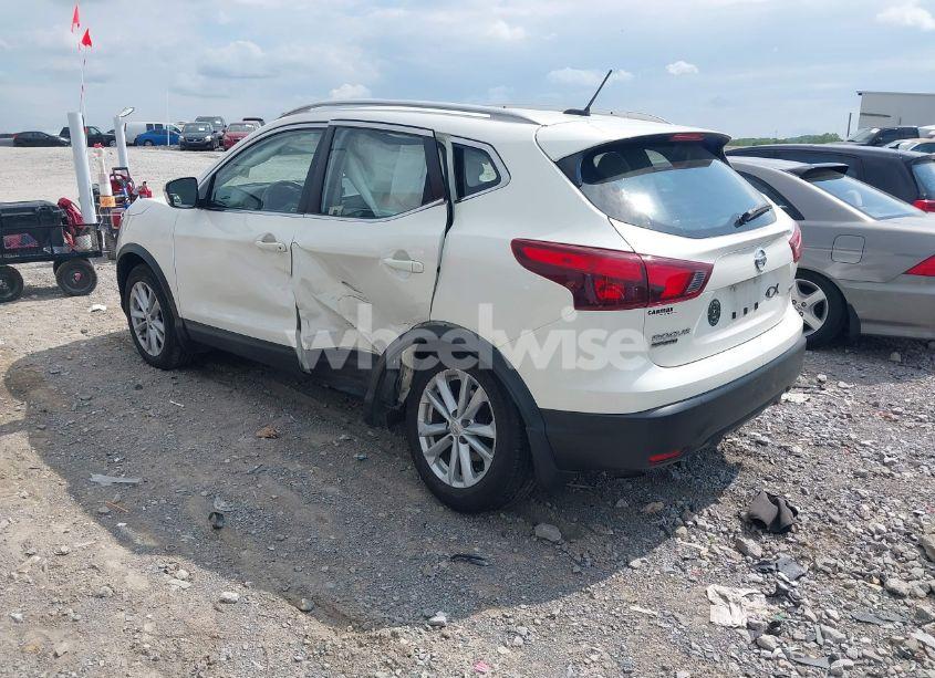 Photo 3 of 2017 Nissan Rogue SPORT SV (VIN JN1BJ1CR3HW100711)