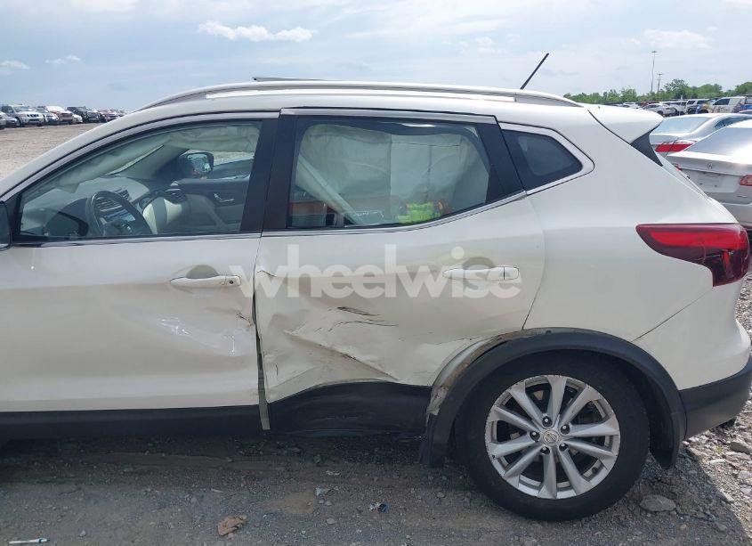 Photo 6 of 2017 Nissan Rogue SPORT SV (VIN JN1BJ1CR3HW100711)