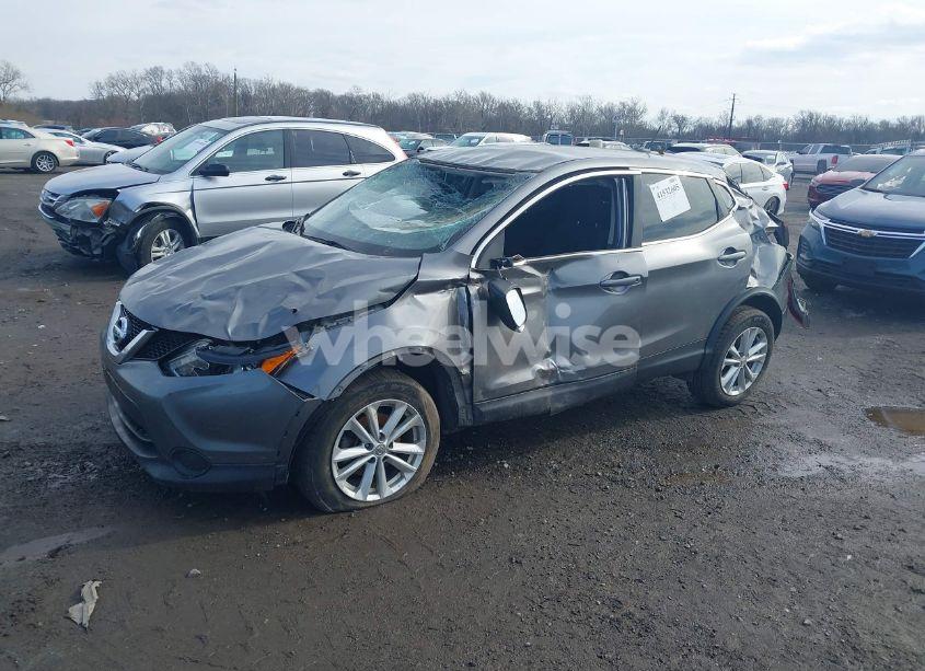 Photo 2 of 2017 Nissan Rogue SPORT S (VIN JN1BJ1CR3HW118691)