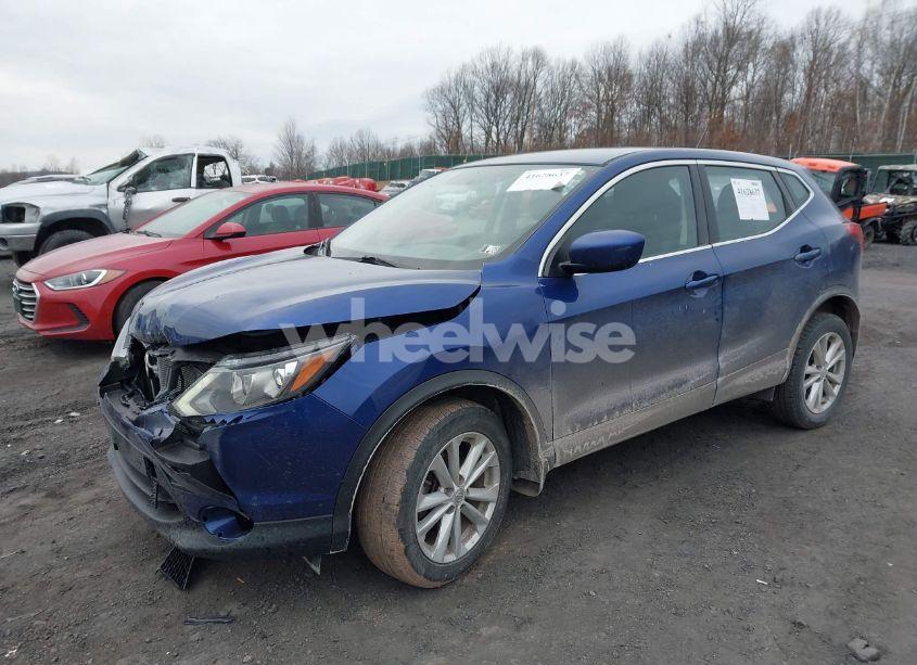 Photo 2 of 2018 Nissan Rogue SPORT S (VIN JN1BJ1CR3JW202239)