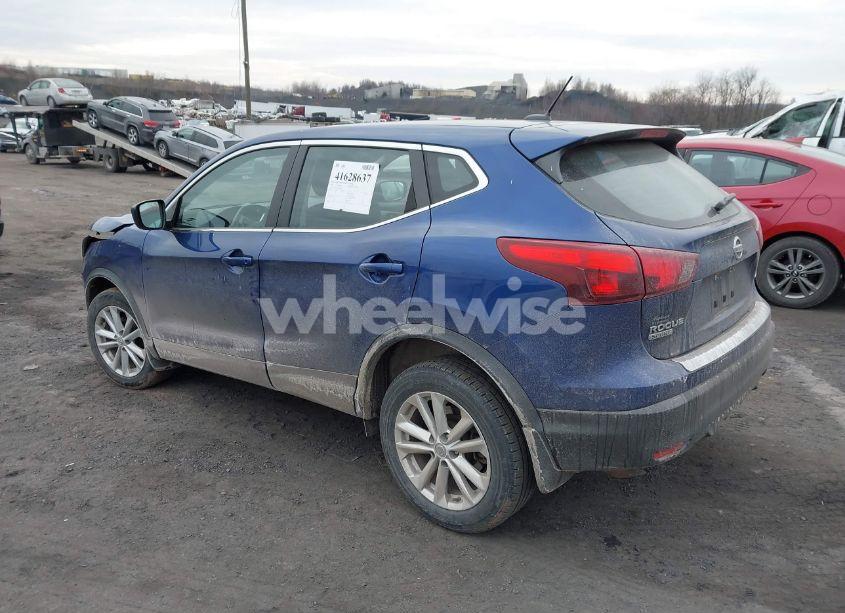 Photo 3 of 2018 Nissan Rogue SPORT S (VIN JN1BJ1CR3JW202239)